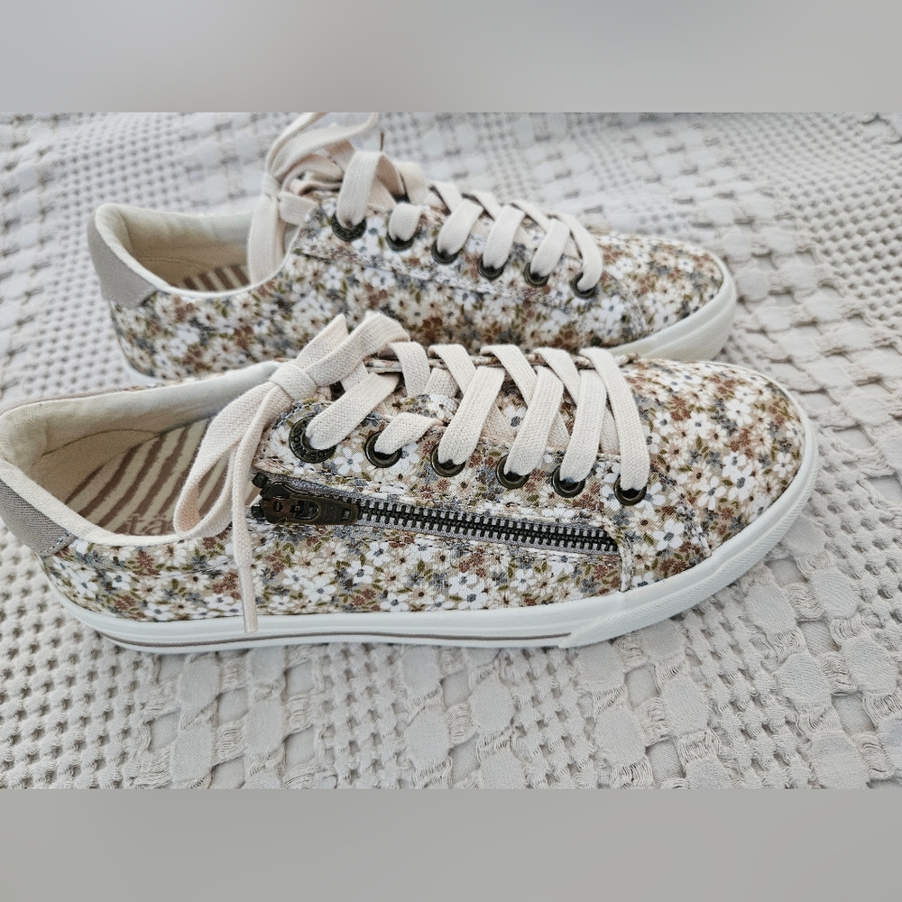 Taos Womens Sneakers
